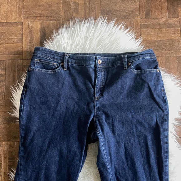 Straight Leg Cropped Jeans 